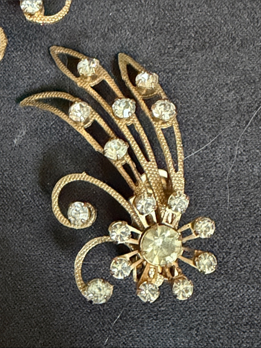 Vintage Gold Floral Crystal Brooch Set - Sparkling Fan Design - Picture 2 of 5